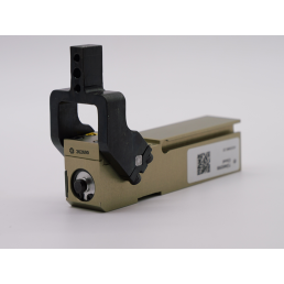 Zacisk pneumatyczny marki TUNKERS. Model zacisku K 16.1 A18 T03 o kącie otwarcia 105 stopni. Zacisk z obudową zamkniętą.